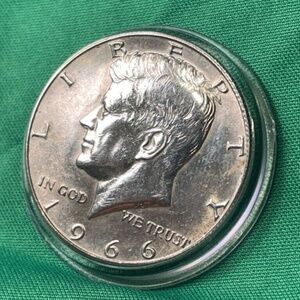 1966 P Kennedy Half Dollar 40% SILVER *AU - ABOUT UNCIRCULATED*